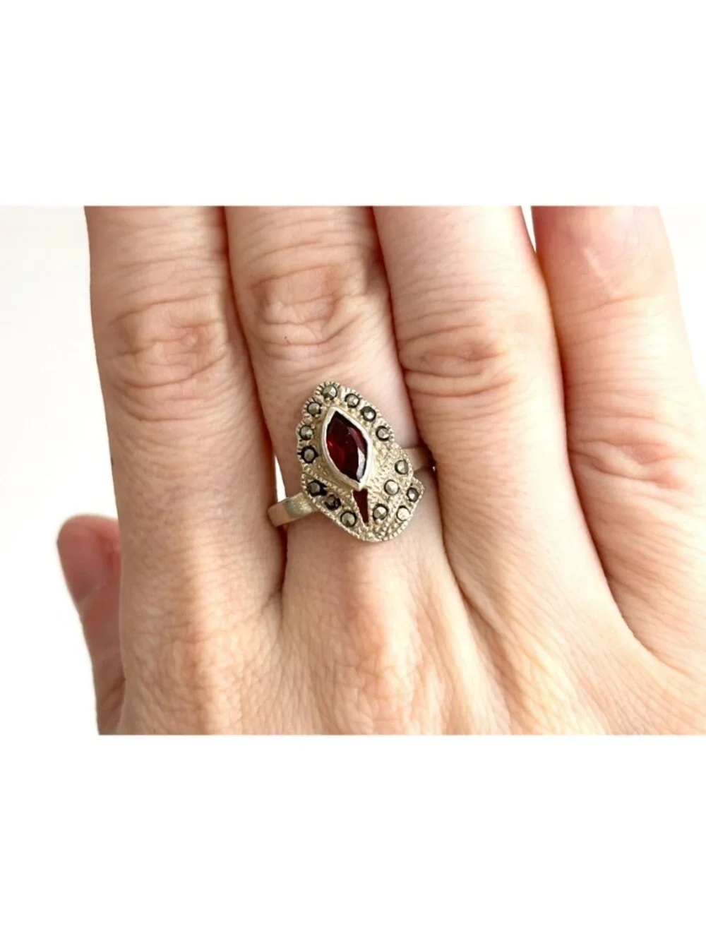 Art Deco Floral Garnet & Marcasite Sterling Silver 925 Vintage Ring - sz 7.5